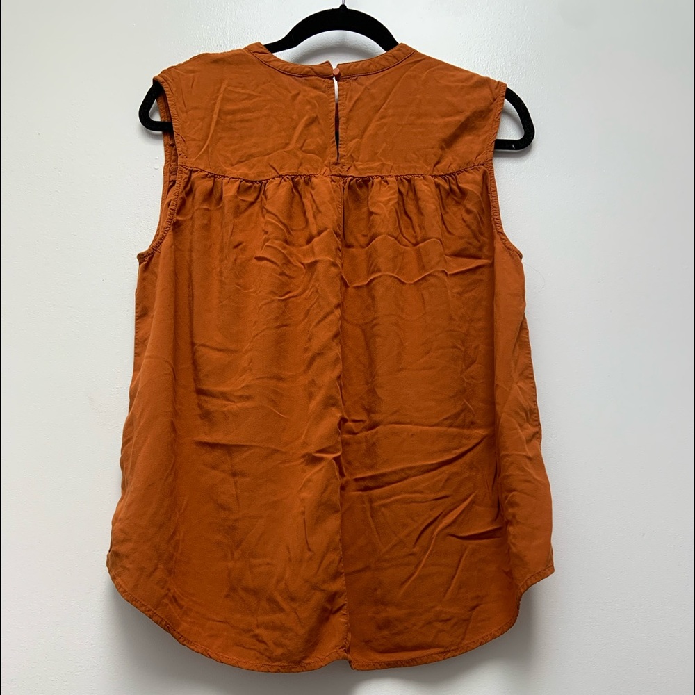 Old Navy- Sleeveless High Neck Bib Top